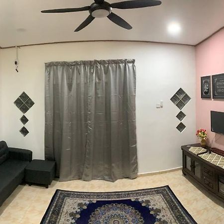 Lavender Homestay Desa Chendering 3 Bedrooms Куала-Тренгану Екстер'єр фото