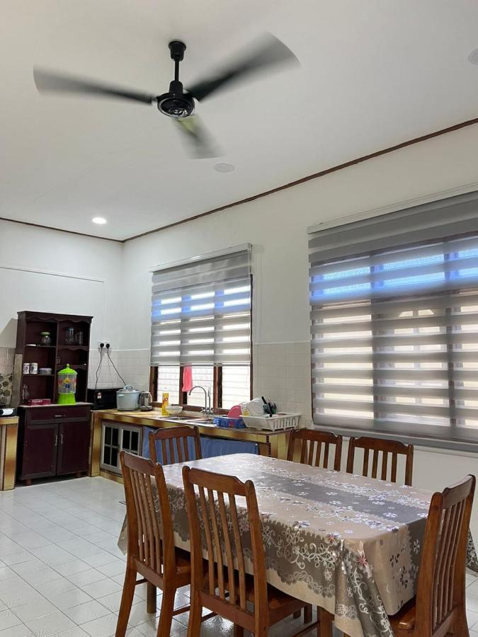 Lavender Homestay Desa Chendering 3 Bedrooms Куала-Тренгану Екстер'єр фото