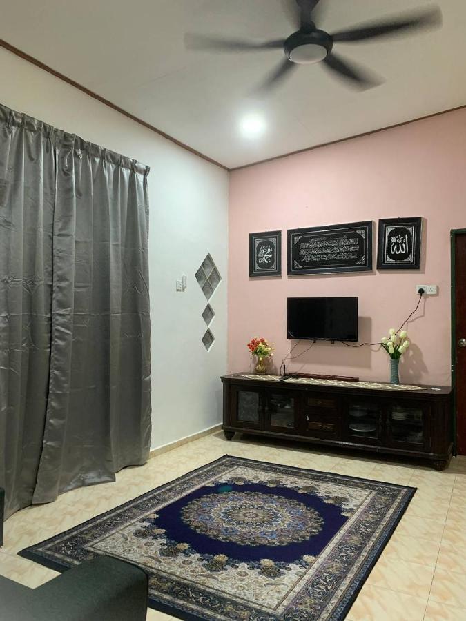 Lavender Homestay Desa Chendering 3 Bedrooms Куала-Тренгану Екстер'єр фото
