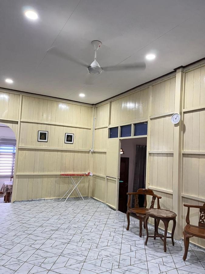 Lavender Homestay Desa Chendering 3 Bedrooms Куала-Тренгану Екстер'єр фото